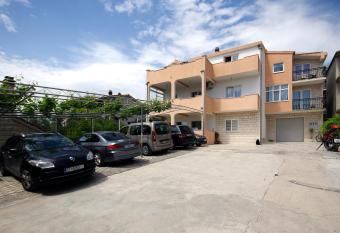 Apartment Ivan has Balcony rooms
