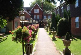 The Victoria Hotel allows 18 year olds to book a room