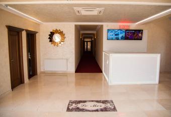 Le Mer has Balcony rooms