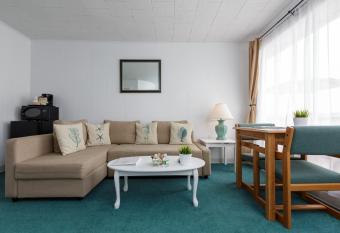 The Ocean Resort Inn has rooms with a private hot tub