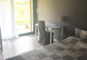 Safrani  re des Sorgues has Balcony rooms