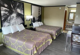 Super 8 by Wyndham Crescent City allows 18 year olds to book a room