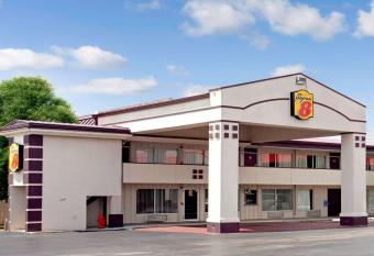 Super 8 by Wyndham Oklahoma/Frontier City has Smoking rooms