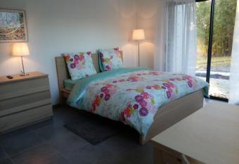 Boizen allows 18 year olds to book a room