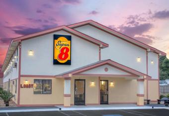 Super 8 by Wyndham Douglas has Smoking rooms