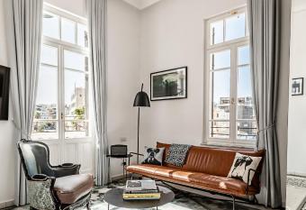 Renoma allows 18 year olds to book a room