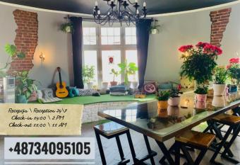 Chilli Hostel has Balcony rooms