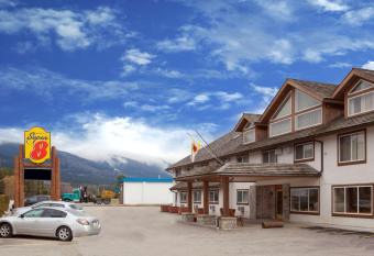 Super 8 by Wyndham Valemount allows 18 year olds to book a room