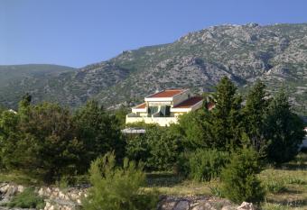 Apartment Matea - 20m from the beach has Balcony rooms