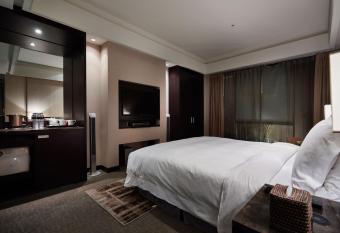 The Tango Hotel Taipei XinYi has rooms with a private hot tub