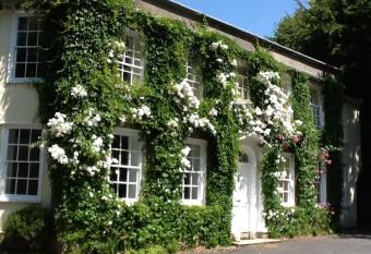 Rose in Vale Country House Hotel allows 18 year olds to book a room
