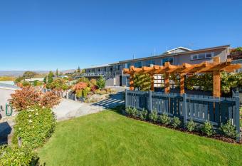 Central Gateway Motel allows 18 year olds to book a room