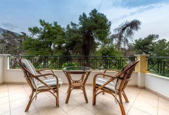 J Studios - Kineta Seaside Retreats has Balcony rooms