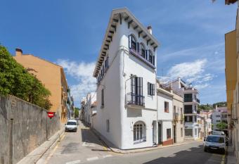 Hauzify I Casa Colonial has Balcony rooms
