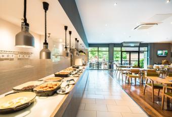 Holiday Inn Lancaster, an IHG Hotel allows 18 year olds to book a room