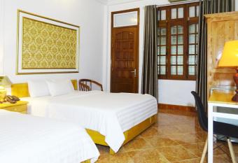 Hanoi Discovery Hotel allows 18 year olds to book a room