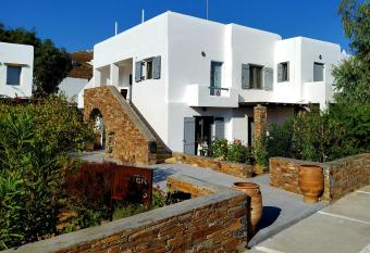 Nefeli has Balcony rooms