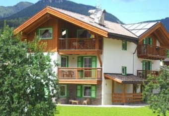 Affittacamere Famiglia Ceschini has Balcony rooms