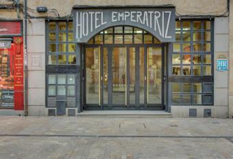 Emperatriz II allows 18 year olds to book a room