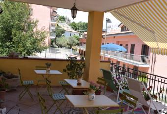 La Vecchia Taverna B&B has rooms with a private hot tub