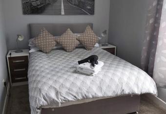 The Vale Apart Hotel allows 18 year olds to book a room