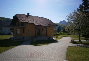 Apartman Nikolaus has Balcony rooms