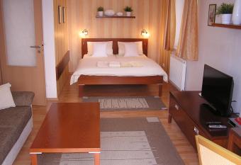 Gonda Apartments has Balcony rooms