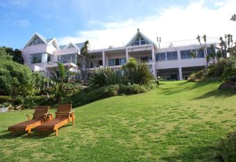 The Pink Lodge on The Beach has Balcony rooms