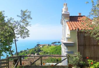 Ancient estate  has Balcony rooms