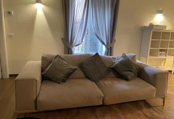 Appartamento  allows 18 year olds to book a room