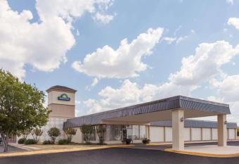 Days Inn by Wyndham Hillsboro TX has Smoking rooms