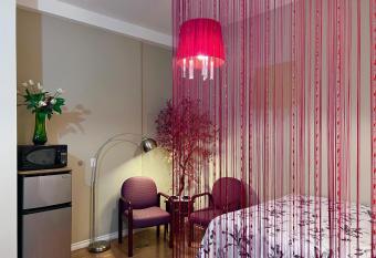 University Cabana Inn allows 18 year olds to book a room