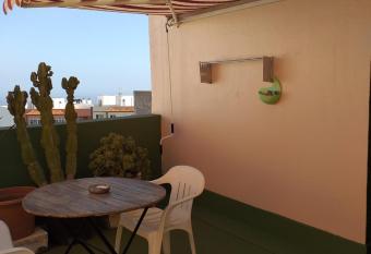 8 Calle Tangara La gloria allows 18 year olds to book a room