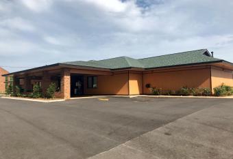 D   Arbonne Lake Motel has Smoking/Balcony rooms