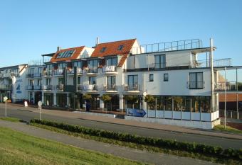 Vier Jahreszeiten Bensersiel has Balcony rooms