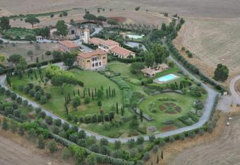 Casale DI Tormaggiore Villa And Country Suites has Balcony rooms