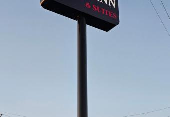 Lone Star Inn & Suites By OYO Harlingen Tx allows 18 year olds to book a room