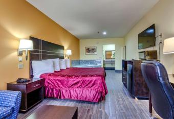 Quality Inn Brownsville has rooms with a private hot tub