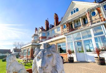 The Royal Hotel has Balcony rooms