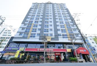 Geoje Residence Hotel K allows 18 year olds to book a room