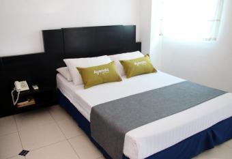 Ayenda 1801 El Oceano allows 18 year olds to book a room