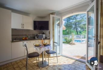 Quiet studio with garden and pool - Dodo et Tartine has Balcony rooms