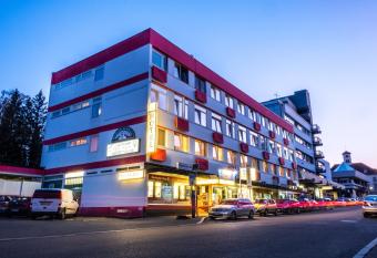 Hotel & Restaurant Knote allows 18 year olds to book a room