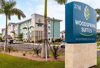 WoodSpring Suites Naples allows 18 year olds to book a room