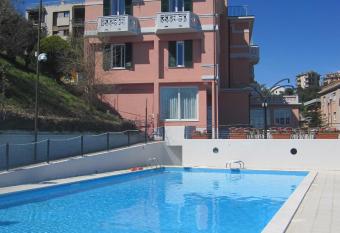 Hotel Villa Adele allows 18 year olds to book a room