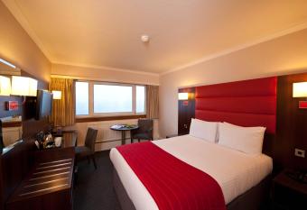 Leonardo Inn Glasgow West End allows 18 year olds to book a room