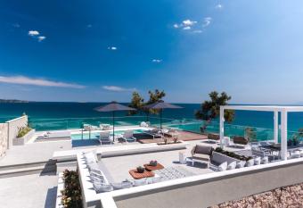 360    Luxury View Collection - Adults Only allows 18 year olds to book a room