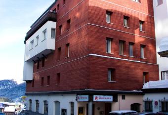 Chamanna Bed & Breakfast has Balcony rooms