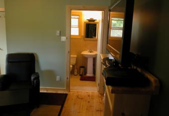 Waterview B&B has rooms with a private hot tub