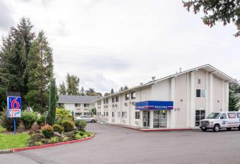 Motel 6-Seattle, Wa - Sea-Tac Airport South allows 18 year olds to book a room